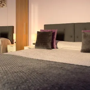 Village Center One Bedroom Appartement
